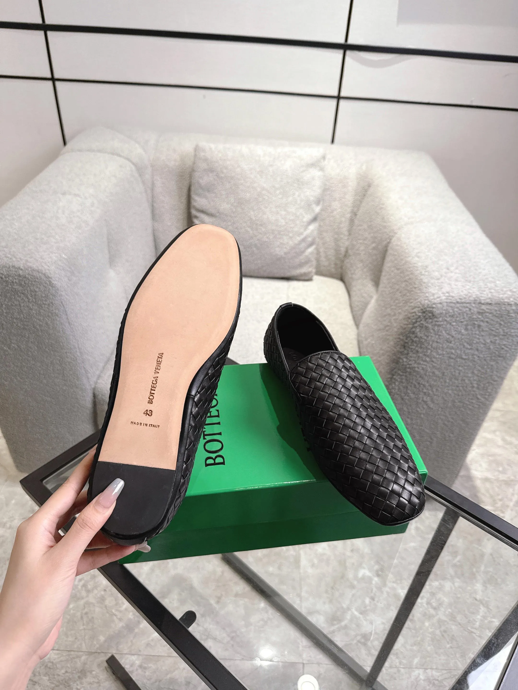 [BV] Top P: 760💰Size for couples: 35-44 (40.41 for women, 38 for men, 45.46.47, custom-made, non-returnable) Bottega Veneta 2025 autumn counter synchronized genuine leather outsole classic woven beanie shoes for couples, Bottega Veneta square-toe flat shoes, imported mixed sheepskin, imported sheep! Leather outsole! [Rose][Rose]! Purely hand-woven and operated, the original board is reproduced one-to-one! quality assurance!
